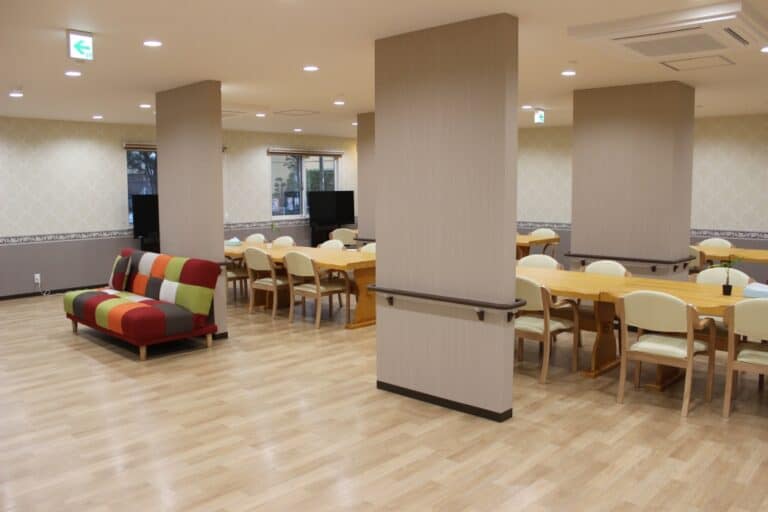 サンスマイル八王子石川町 の施設写真・外観・居室