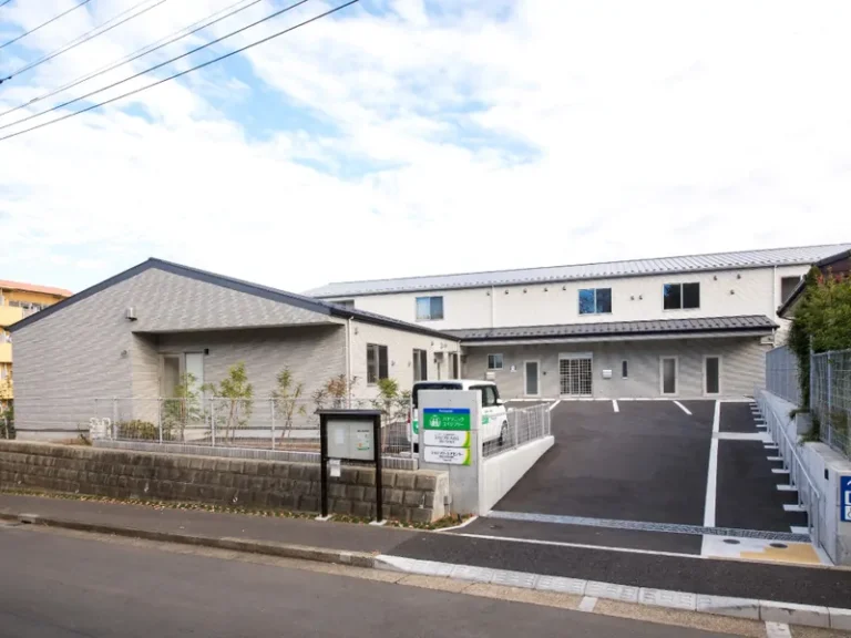 エイジフリーハウス 横浜十日市場町 の施設写真・外観・居室