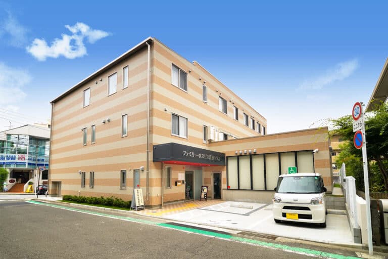ファミリー・ホスピス江田ハウス の施設写真・外観・居室