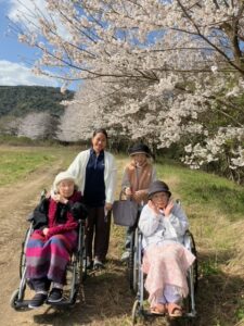 すまいるホーム三緒
